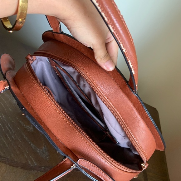 Unique Pig Handbag with Brown & Orange Tones - Picture 3 of 10